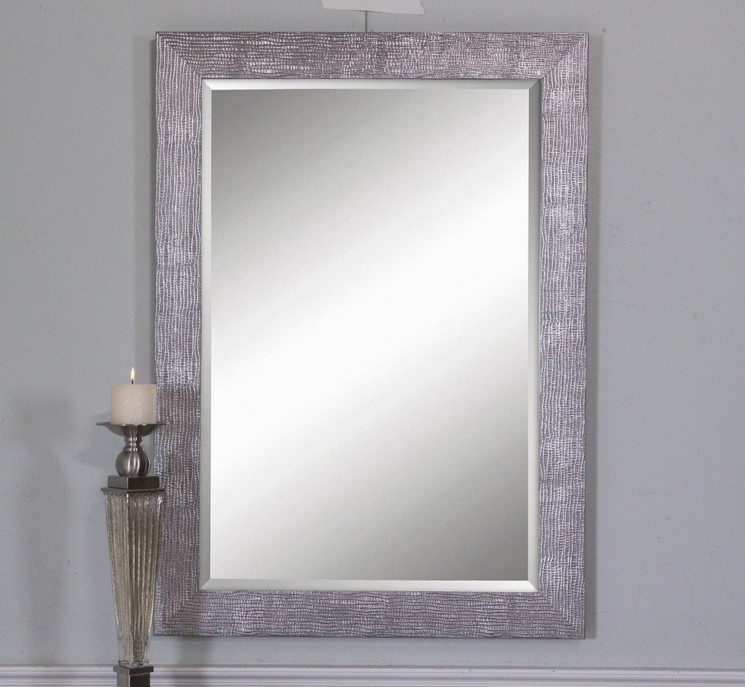 Прямоугольное зеркало в интерьере