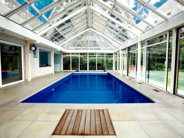 erstaunliche-indoor-pool-design-mit